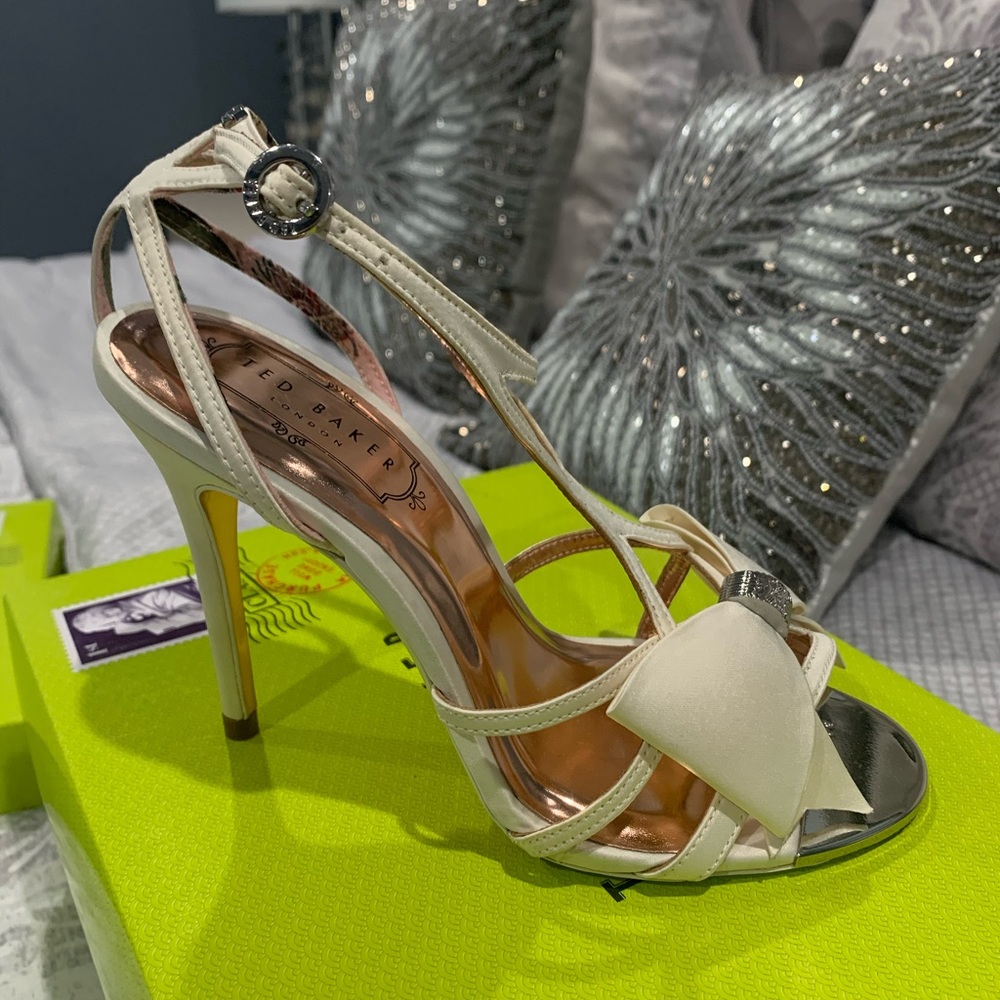 Ted Baker Arayis Satin Ivory Heeled Sandal New in Box